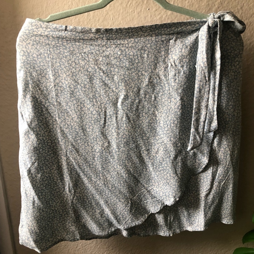 Urban Romantics Mini Skirt (size L)